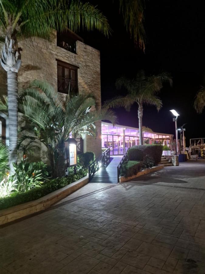 Y & P Latchi Hotel Exteriér fotografie