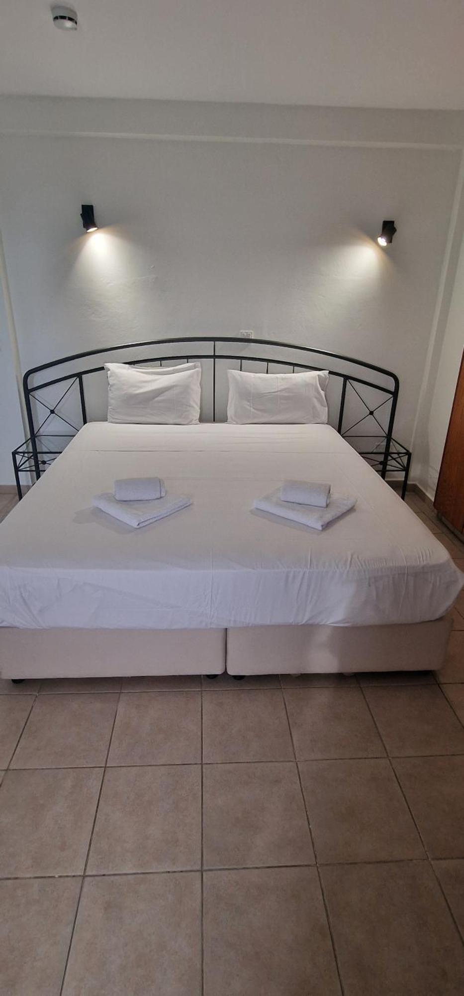 Y & P Latchi Hotel Pokoj fotografie